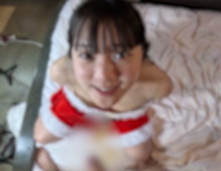 仁王立ちのイラマチオ前に微笑む